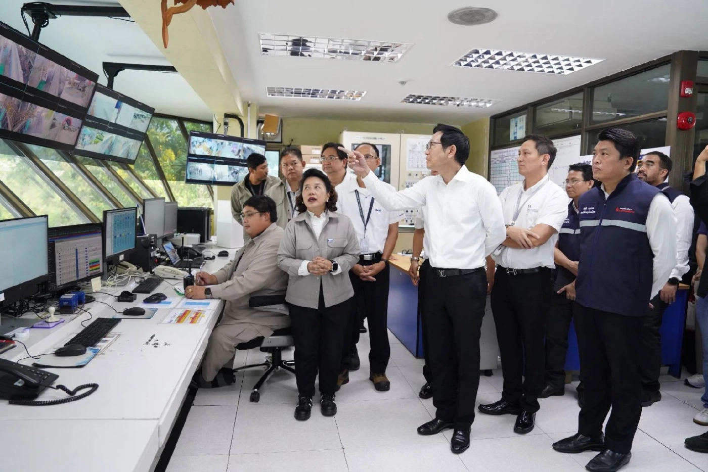 "อรรถพล" ตรวจคลังน้ำมัน สั่งเร่งกระจายน้ำมันตามปริมาณที่มี