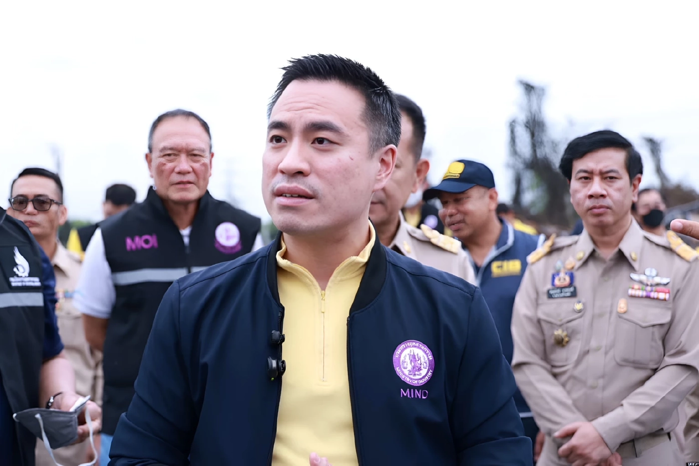 ไหนบอกมีพอ 100 วัน? "เอกนัฏ" แฉพิรุธ "น้ำมันหาย" จากระบบ! จี้เช็ก "โรงกลั่น-พ่อค้ากักตุน" ปล่อยชาวบ้านต่อคิวเก้อ