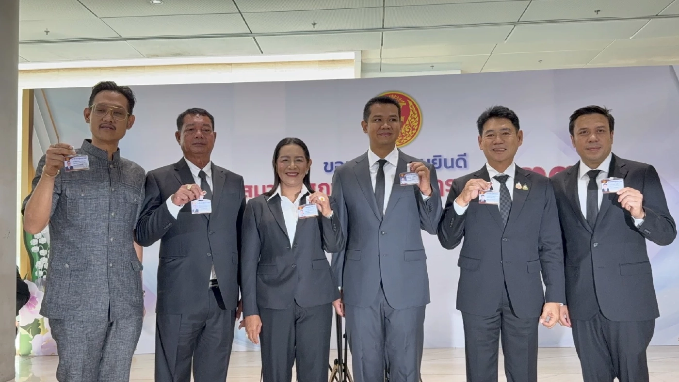 "สุชาติ" ปัด ตอบถูกทาบทาม นั่ง "รมต." ต่อ บอกร่วมงาน "อนุทิน" สนุก สภาฯ คึกคัก สส. ตบเท้าเข้ารายงานตัว