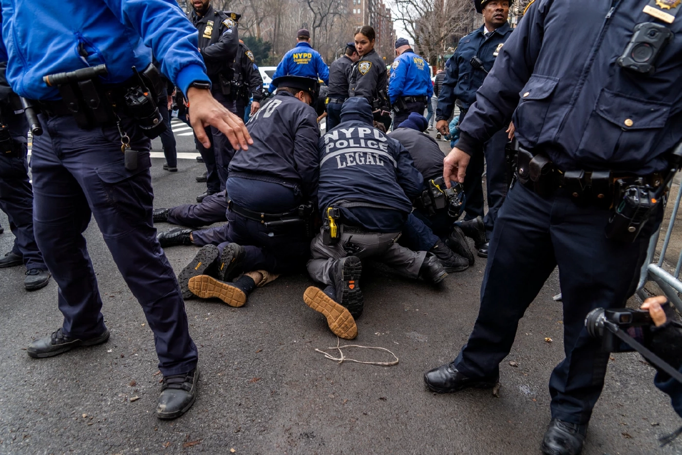 มือมืดปาระเบิดแสวงเครื่องถล่มบ้าน "นายกฯ นิวยอร์ก" - FBI สั่งสอบคดีก่อการร้าย