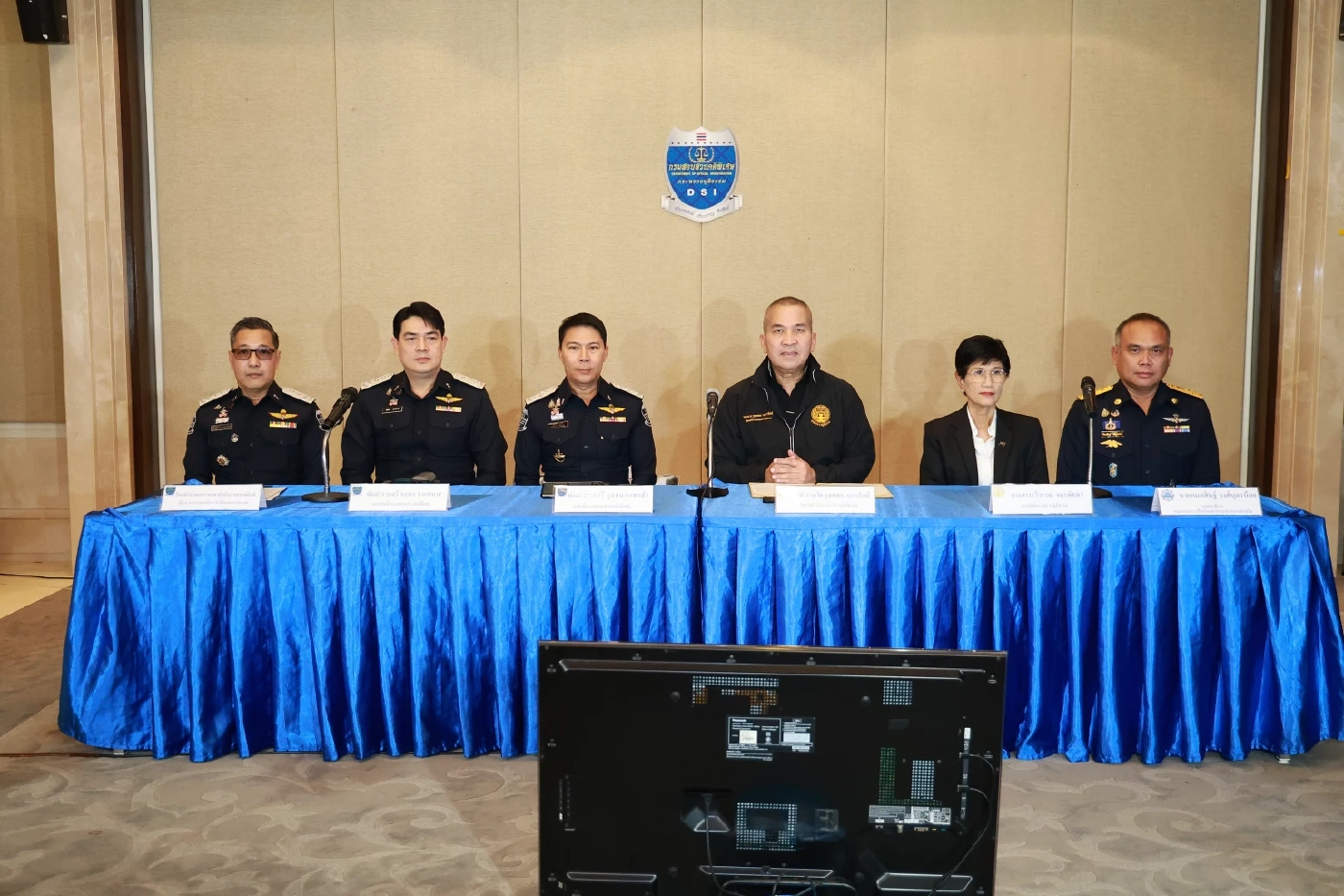 "ดีเอสไอ" แถลงค้นเครือข่าย "เว็บพนัน" ออกหมายเรียก "ชนนพัฒฐ์" พบ 12 มี.ค.นี้