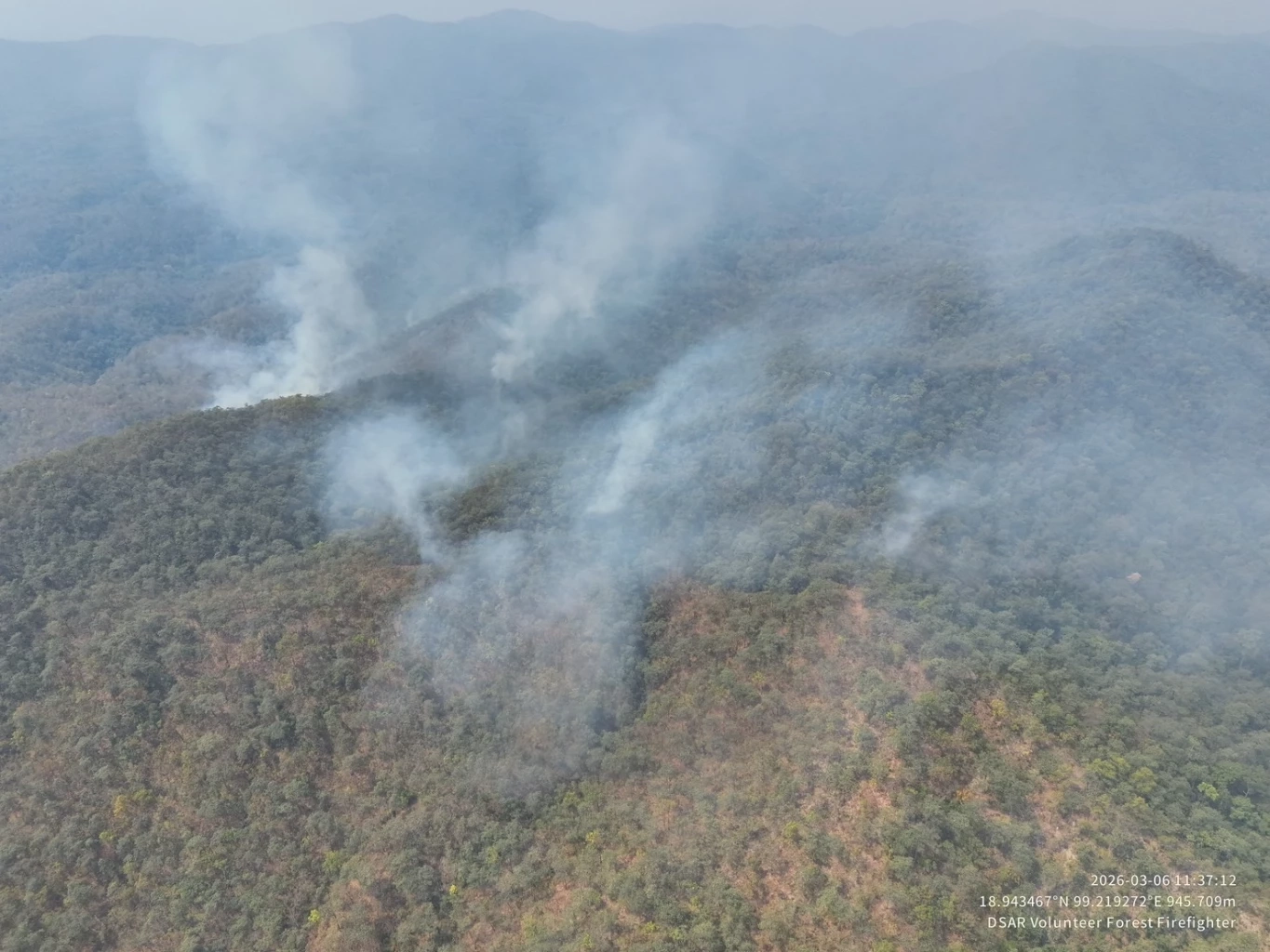 ไล่ล่าชายชุดดำ ลอบเผาป่าดอยสะเก็ด โดรนอาสาจับภาพได้ขณะจุดไฟ