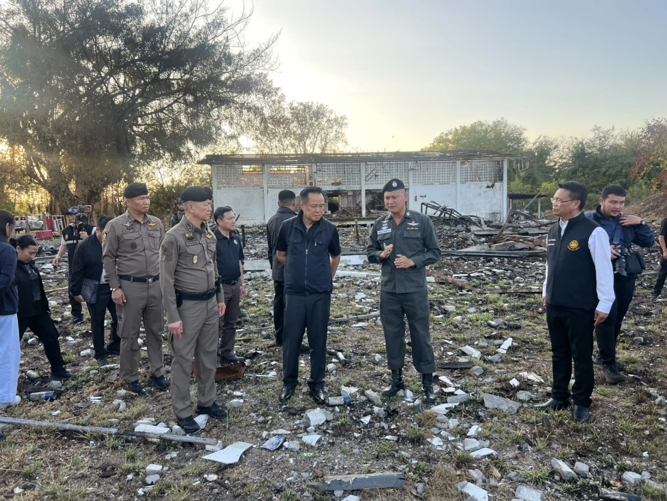 “อนุทิน” ตรวจจุดคลังแสง ตชด.21 พบเจ้าหน้าที่เคลียร์พื้นที่แล้ว