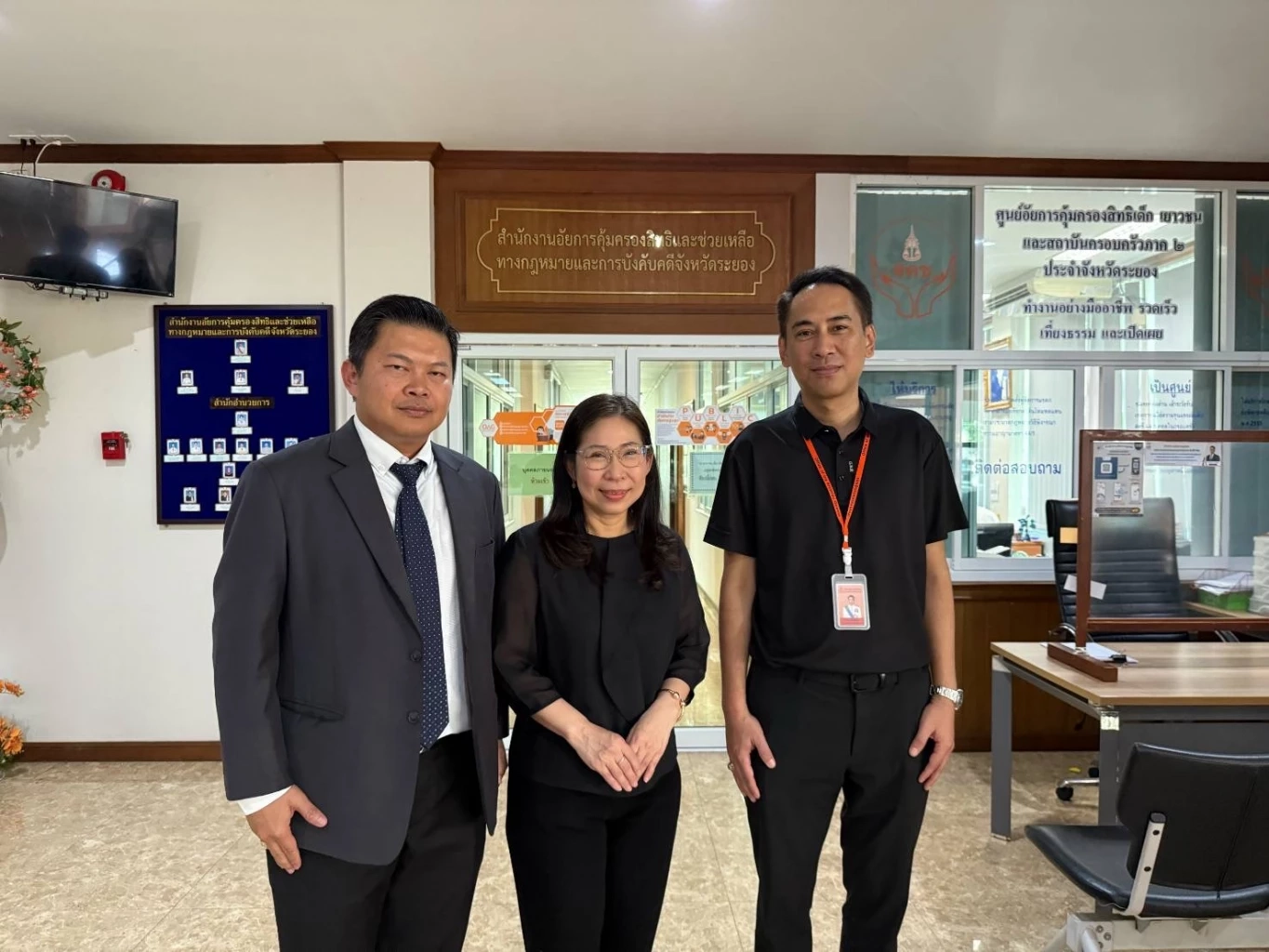 อัยการจ.ระยองนำสักการะสิ่งศักดิ์สิทธิ์ก่อนโยก ย้ายล๊อต 1 เม.ย.