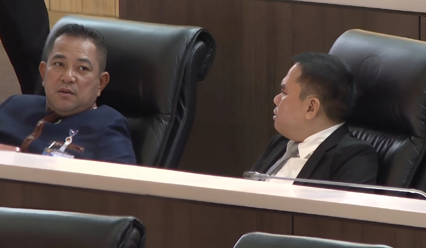 ไม่กั๊กแล้ว! งูเห่า "สุริยา วงศ์อารีย์" โผล่นั่งเฝ้ารัง "ภูมิใจไทย" หลังพรรคประชาชนสั่ง "ดอง" (มีคลิป)