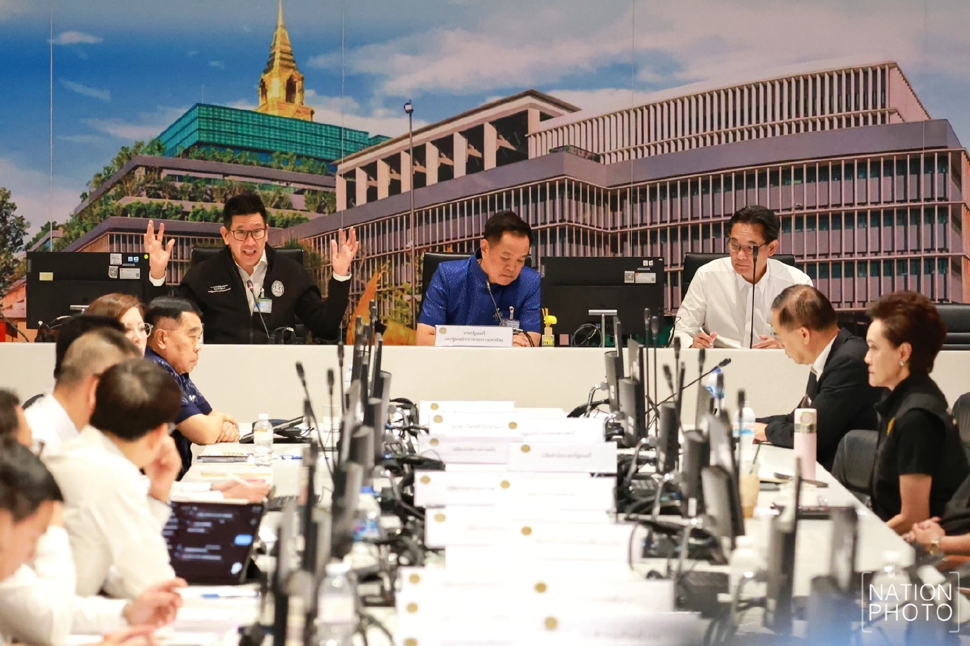 "นายกฯ" นั่งหัวโต๊ะ ศบก. ย้ำ "น้ำมันไม่ขาดแคลน" ขอประชาชนใช้ชีวิตตามปกติ