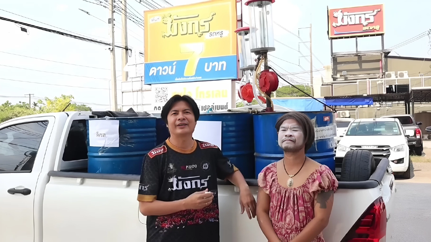 น้ำมันเต็มถัง 7 บาท! เสี่ยเต็นท์รถอุดรฯใจถึง ต่อลมหายใจไรเดอร์-นศ. สู้วิกฤติน้ำมันแพง (มีคลิป)