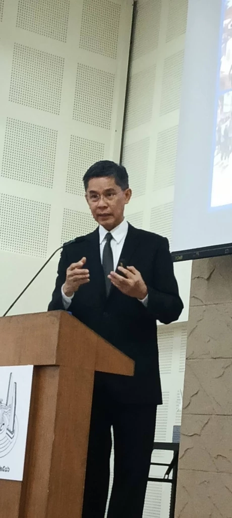 ศ.ดร. ปณิธาน วัฒนายากร  อาจารย์ในภาควิชาความสัมพันธ์ระหว่างประเทศ 