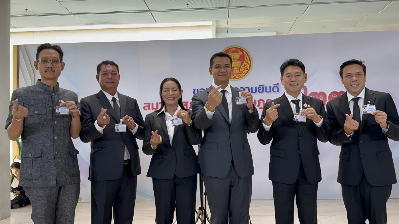 "สุชาติ" ปัด ตอบถูกทาบทาม นั่ง "รมต." ต่อ บอกร่วมงาน "อนุทิน" สนุก สภาฯ คึกคัก สส. ตบเท้าเข้ารายงานตัว