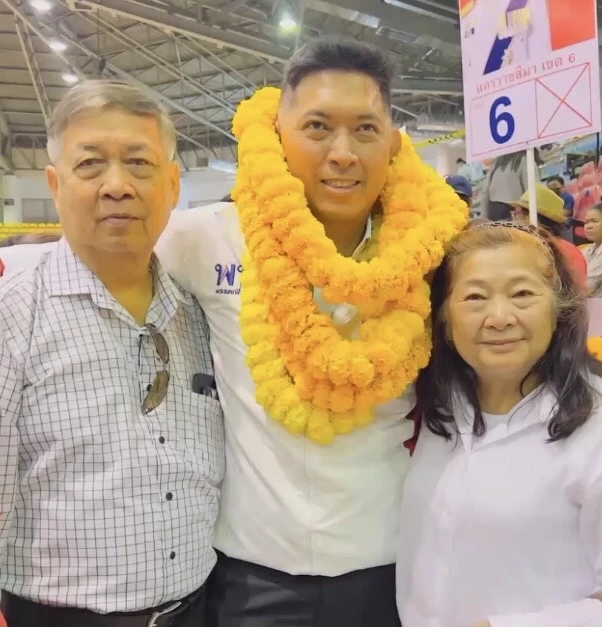 สมศักดิ์ โสมกลาง อดีต สส.โคราช 2 สมัย กับ “ป๊อป” ทายาทผู้สืบทอด