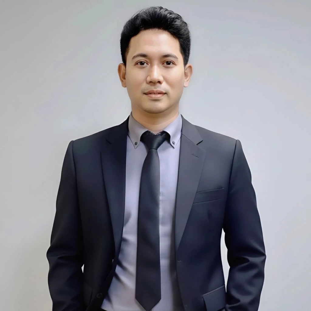 รศ.ดร.รักไทย บูรพ์ภาค ประธานเจ้าหน้าที่บริหาร บริษัท เอนเนอร์จี ไทย เทรดดิ้ง ฮับ จำกัด (มหาชน)