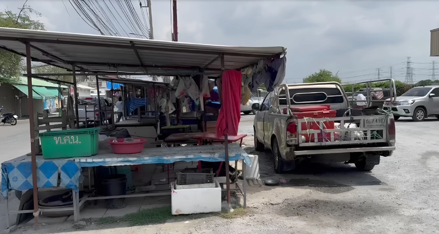 พ่อค้าอาหารทะเลเครียด "จะวิ่งให้รถชน" หลัง "หาน้ำมันเติมรถไม่ได้"