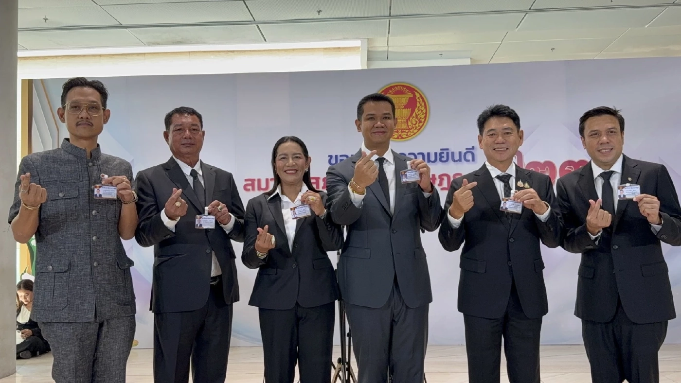 "สุชาติ" ปัด ตอบถูกทาบทาม นั่ง "รมต." ต่อ บอกร่วมงาน "อนุทิน" สนุก สภาฯ คึกคัก สส. ตบเท้าเข้ารายงานตัว