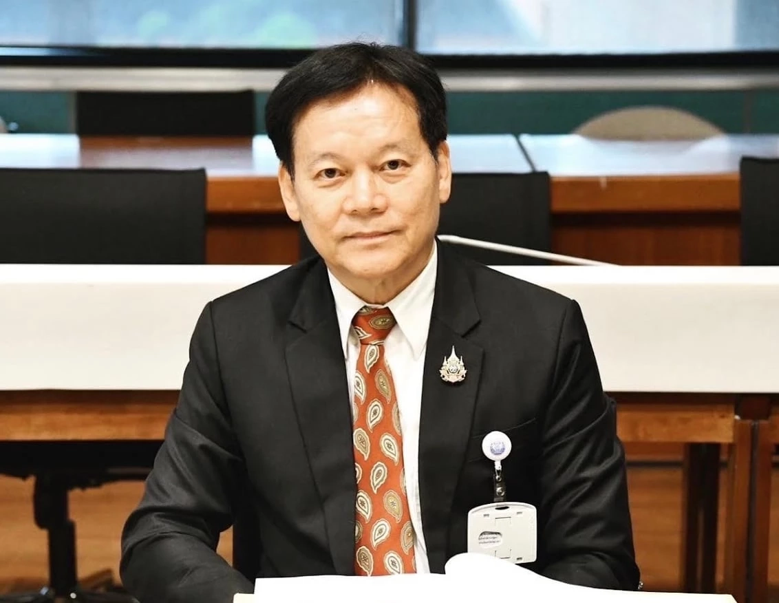 ผู้ช่วยศาสตราจารย์ ดร.นพดล อินนา สว.