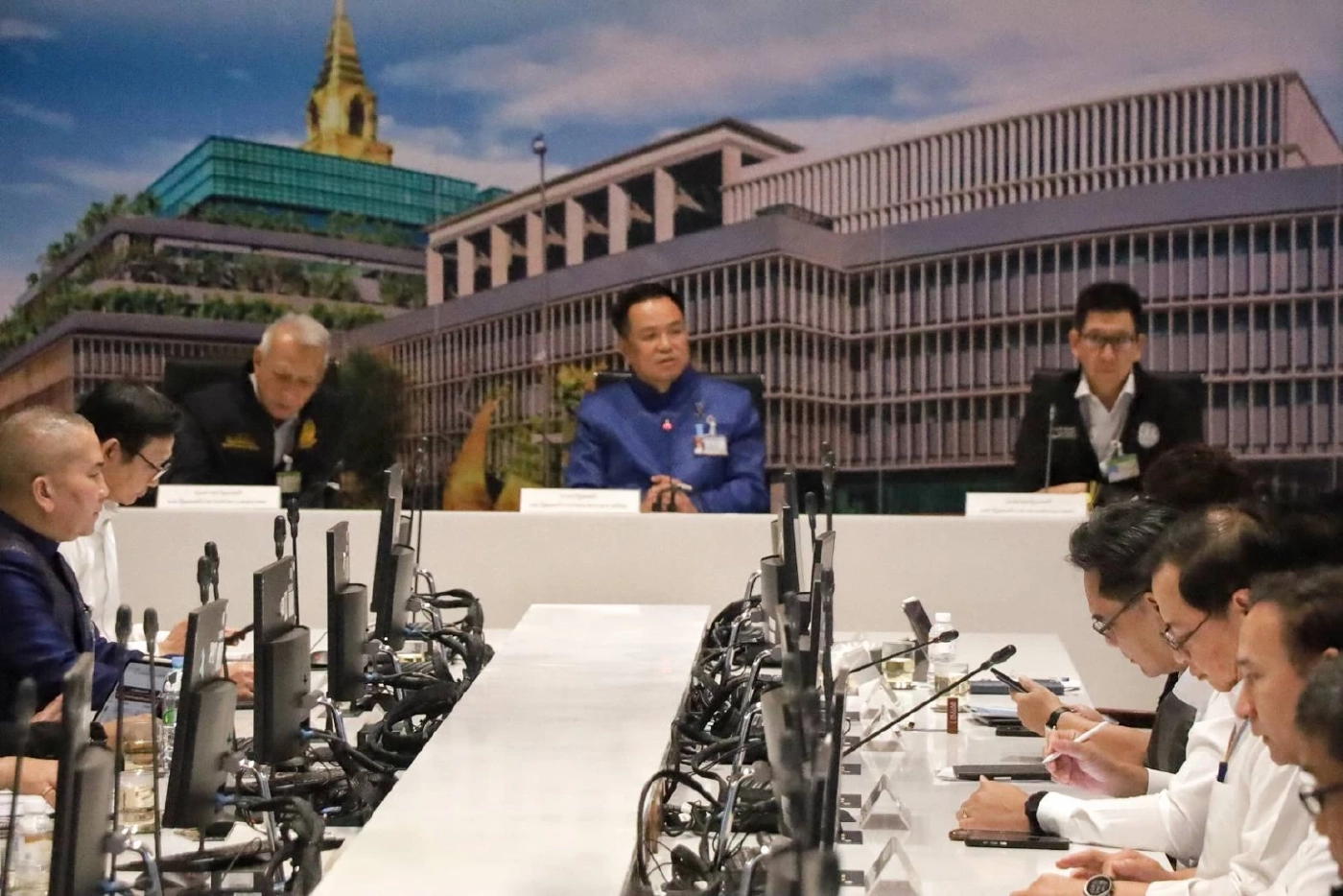 นายกฯ มอบดาบ “พิพัฒน์” คุมเข้มผู้ค้า ป้องกันภาวะน้ำมันขาดแคลน