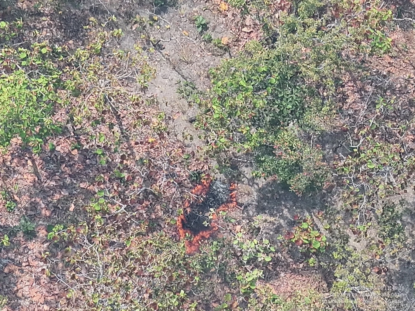 ไล่ล่าชายชุดดำ ลอบเผาป่าดอยสะเก็ด โดรนอาสาจับภาพได้ขณะจุดไฟ