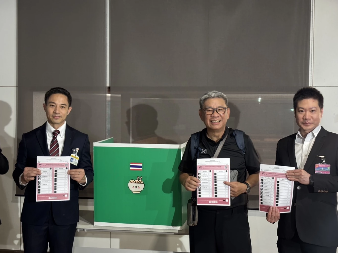 จำลองเลือกตั้ง 4 มี.ค. นี้ ร่อน หนังสือเชิญ "วิษณุ-บวรศักดิ์-จรัญ-เจษฎ์" พร้อมทูต 7 ประเทศ ร่วมสังเกตการณ์