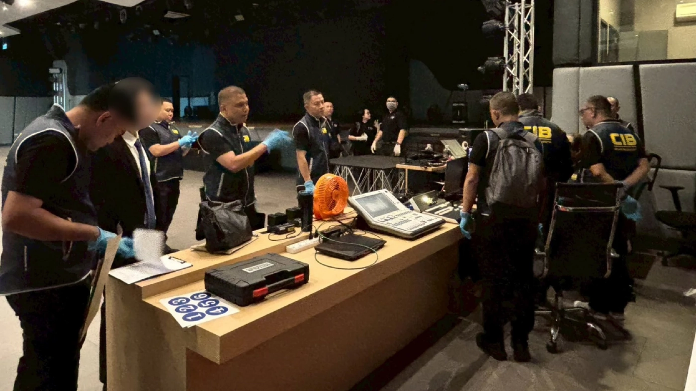 รวบคาสนามบิน! “พี่ชายแอ็คมี่” ตุ๋นลงทุนคริปโต-เทรดทอง เสียหาย 1.3 พัน ล.