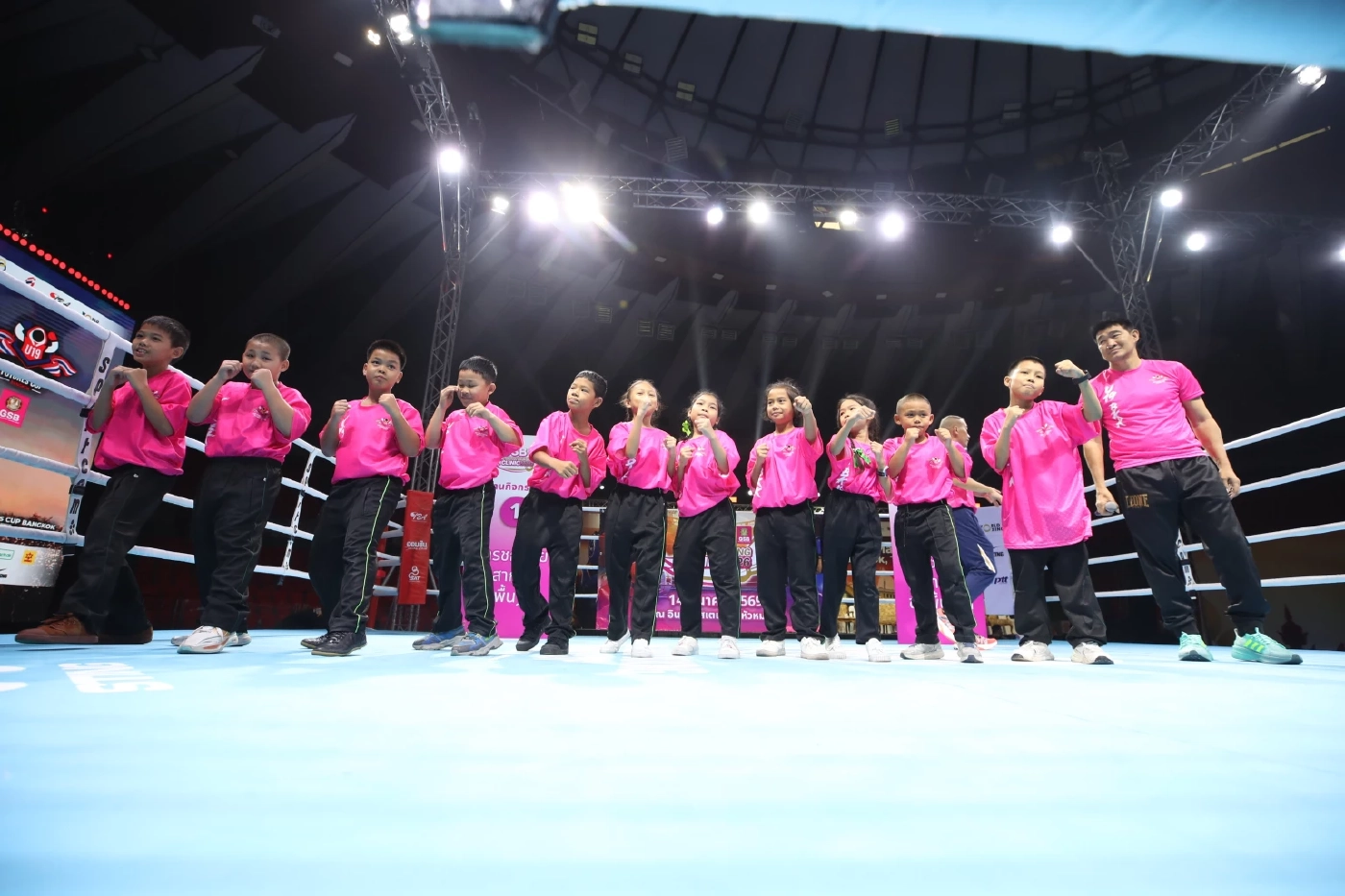 ออมสิน ขนทัพฮีโร่เหรียญทองโอลิมปิก ติวมวยพื้นฐานเยาวชน