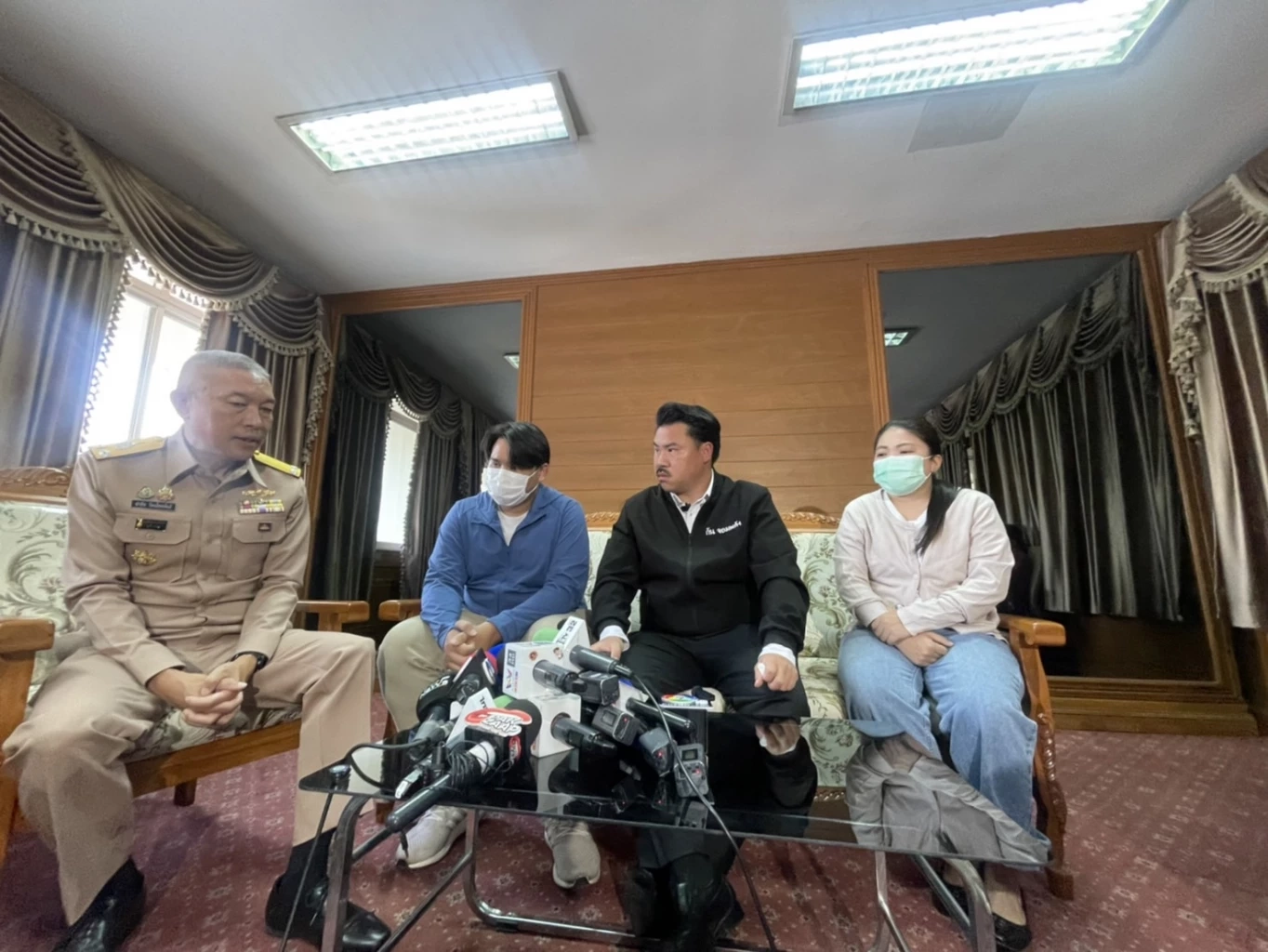 “เรือมยุรี นารี” ยังลอยลำพื้นที่สู้รบ ไม่นิ่งนอนใจช่วย 3 ลูกเรือ