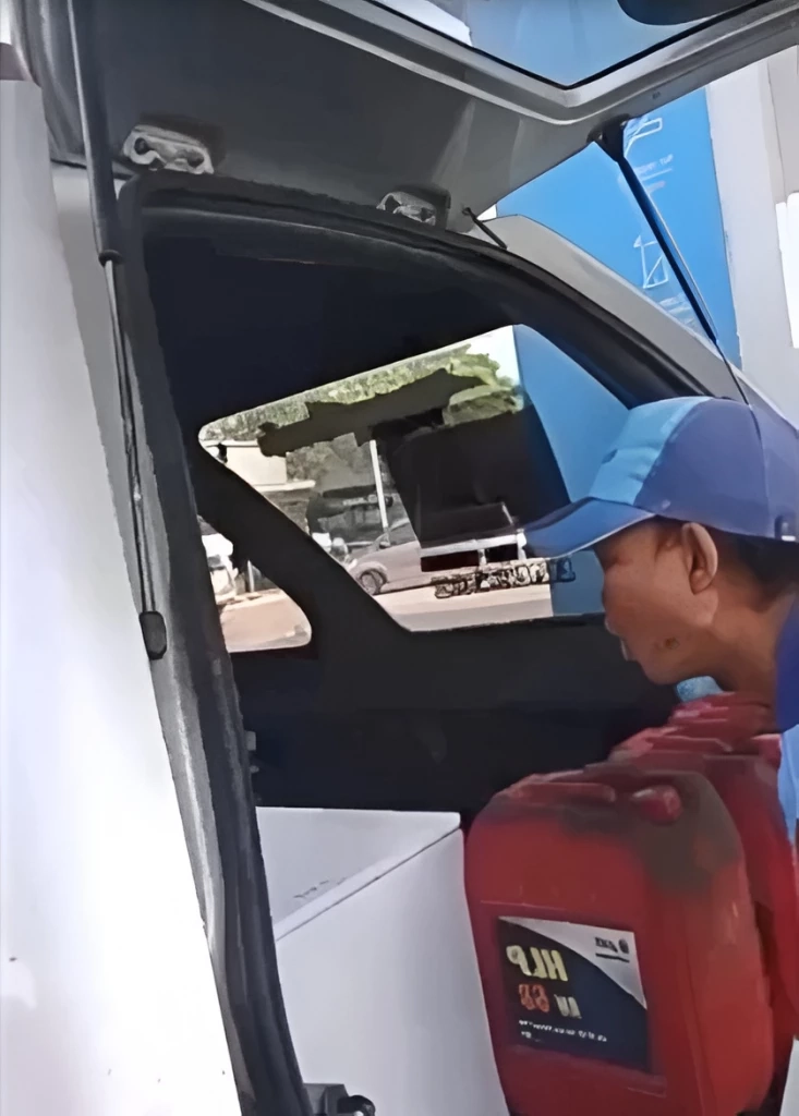 หลอนทั้งปั๊ม! "สัปเหร่อ" สุดทน ขน "โลงศพ" ยืนยันขอซื้อน้ำมัน "ดีเซล" ไปเผาศพ หลังปั๊มกลัวกักตุน (มีคลิป)