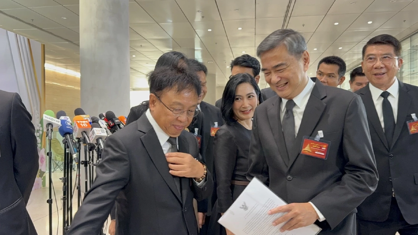 "อภิสิทธิ์" นำทีม สส.ปชป.รายงานตัวสภา หวังตั้ง รบ.เสร็จเร็ว เพื่อแก้ปัญหาประเทศ