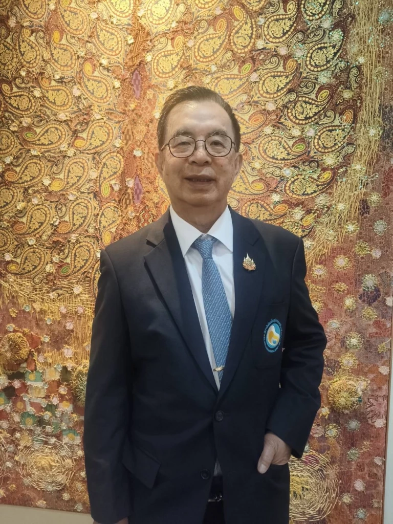 ศ.เกียรติคุณ นพ.ธีรชัย ฉันทโรจน์ศิริ ผู้อำนวยการโรงพยาบาลสถาบันโรคไตภูมิราชนครินทร์ 