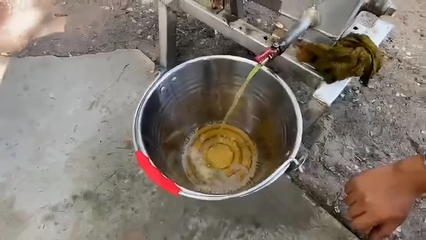 พึ่งพาตนเอง! ขยะ 1 กก. แลกน้ำมัน 1 ลิตร! วัดศรีชัยวัฒนาราม โชว์นวัตกรรม กลั่น "พลาสติก" เป็น "ดีเซล" (มีคลิป)