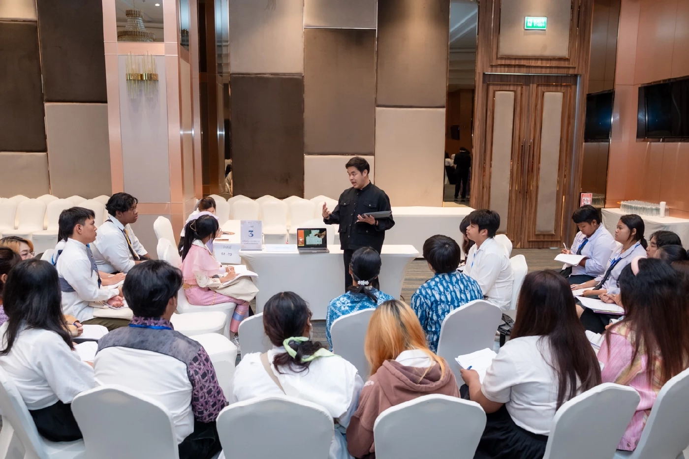 เผยแพร่พระอัจฉริยภาพ! มท. จัดอบรม "ผ้าไทยใส่ให้สนุก" ที่สงขลา ยกระดับภูมิปัญญาไทยสู่แฟชั่นระดับสากล