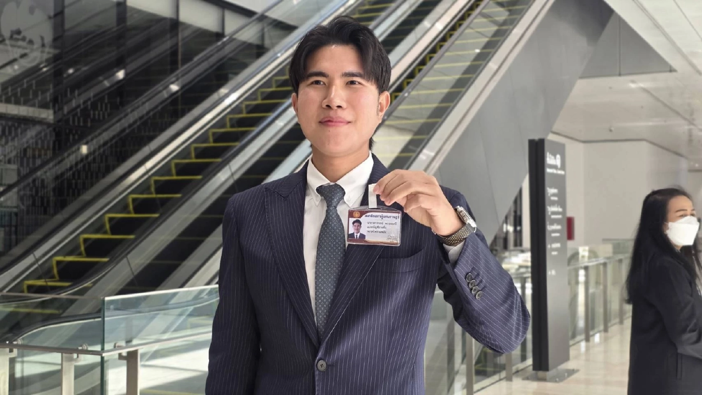 นายวสวรรธน์ พวงพรศรี หรือ กังฟู สส.บัญชีรายชื่อ และหัวหน้าพรรคไทรวมพลัง