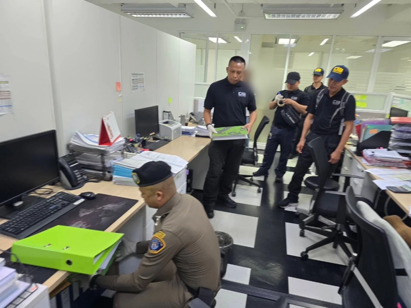 ตร.เข้าตรวจสอบจับกุมเครือข่าย เบน สมิธ