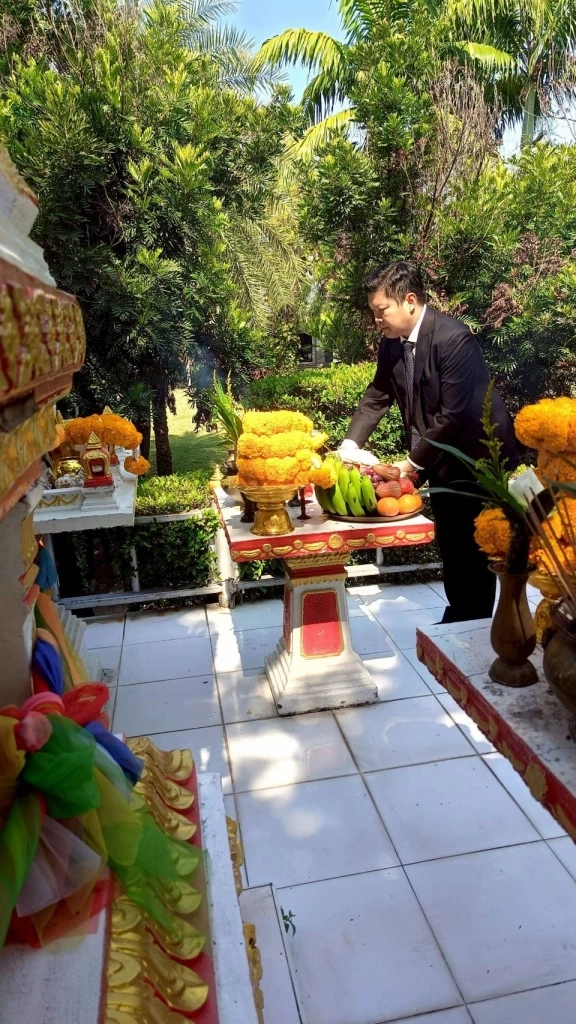 อัยการจ.ระยองนำสักการะสิ่งศักดิ์สิทธิ์ก่อนโยก ย้ายล๊อต 1 เม.ย.