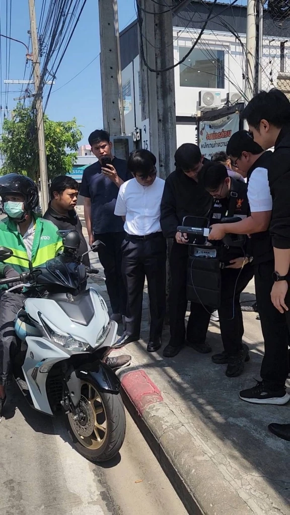 เจอต้นเหตุ! จยย.ดับ-สตาร์ทไม่ติด ขณะผ่าน "ทาวน์อินทาวน์" พบสัญญาณมาจากปล่อยความถี่ทับซ้อน (มีคลิป)