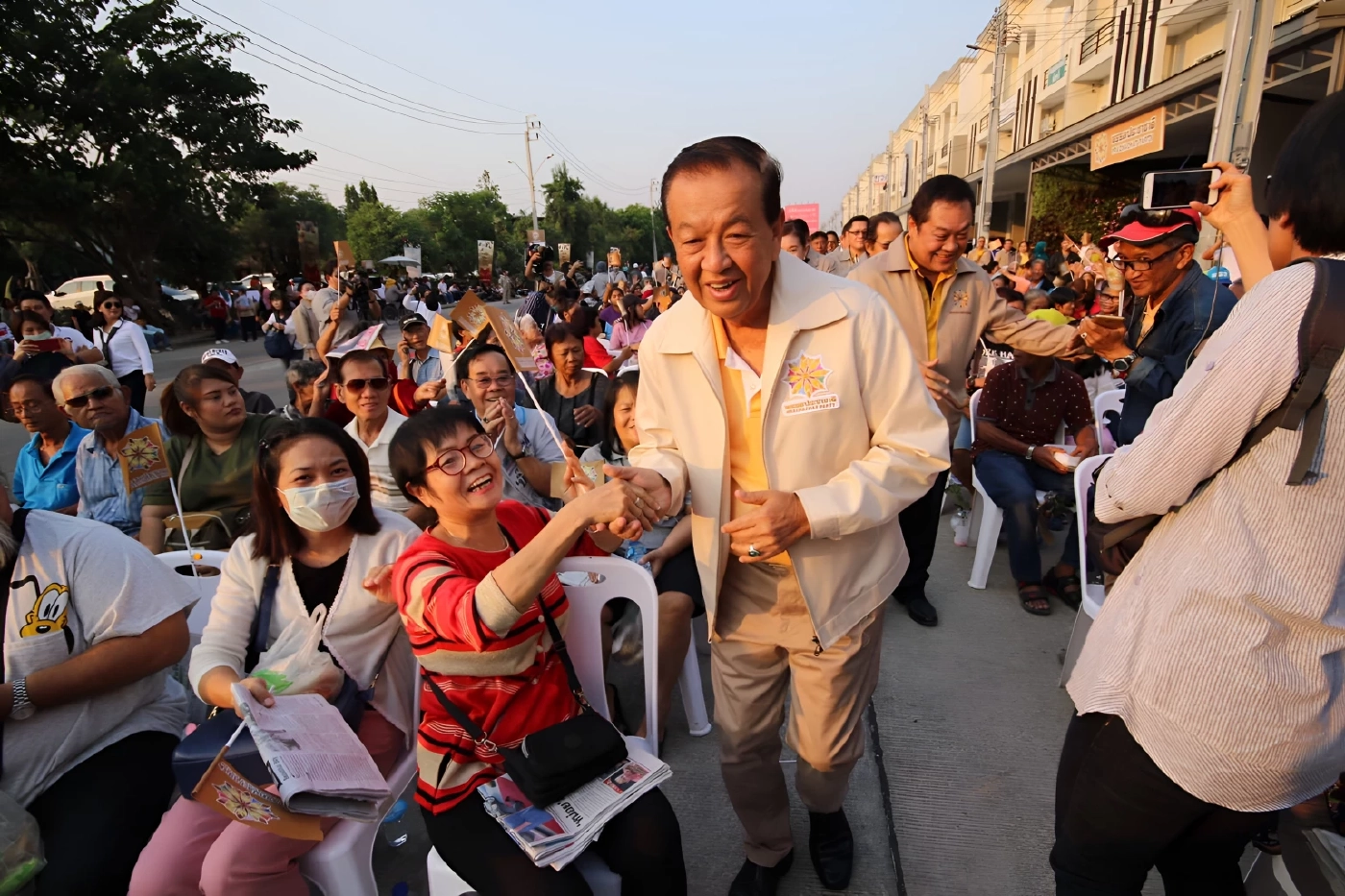 "วันนอร์" ปัดข่าวถูกทาบนั่ง "ที่ปรึกษานายกฯ" แต่พร้อมทำงาน หลังสะพัด "อนุทิน" เตรียมตั้ง "อดีตประธานสภา"