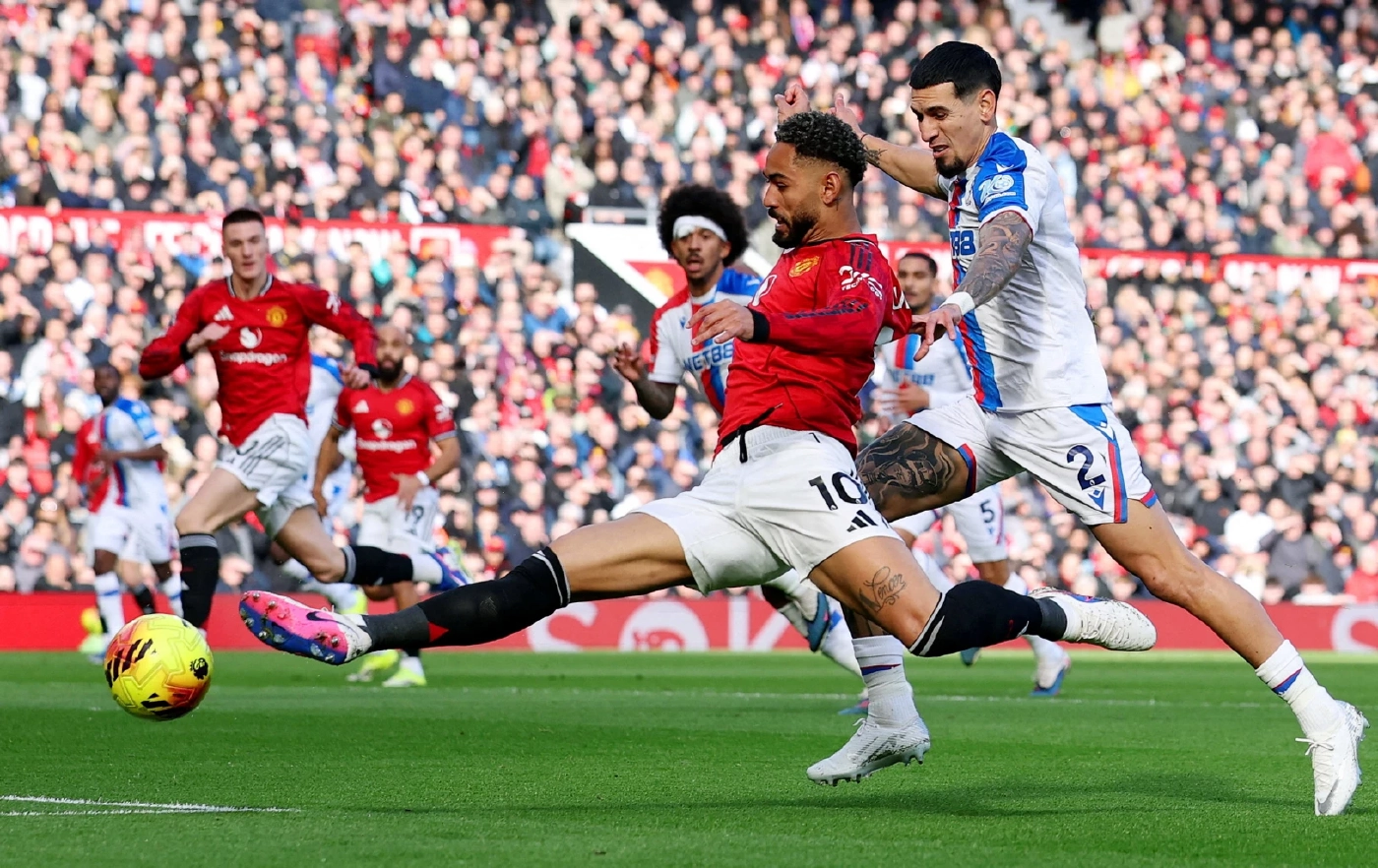 สรุปผล พรีเมียร์ลีก: ปืนใหญ่เชือดสิงห์ทิ้งห่าง 5 แต้ม ผีแดงแรงไม่หยุดทุบพาเลซแซงขึ้นที่ 3