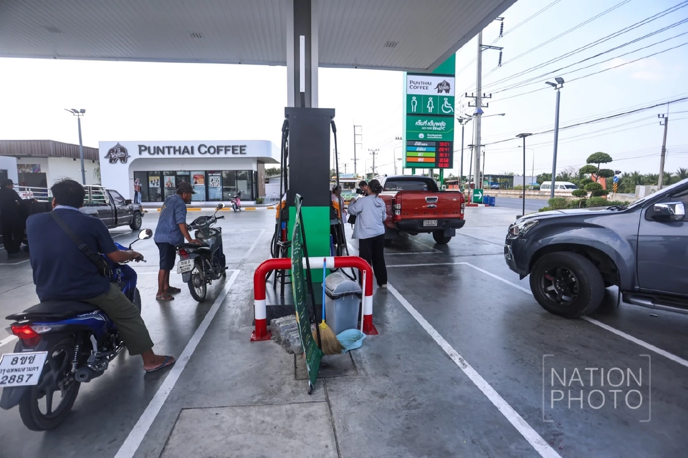 สื่อนอกรายงาน "ไทย" เจอปัญหา "ขาดแคลนน้ำมัน" ซ้ำจ่อ "ปรับขึ้นราคา"