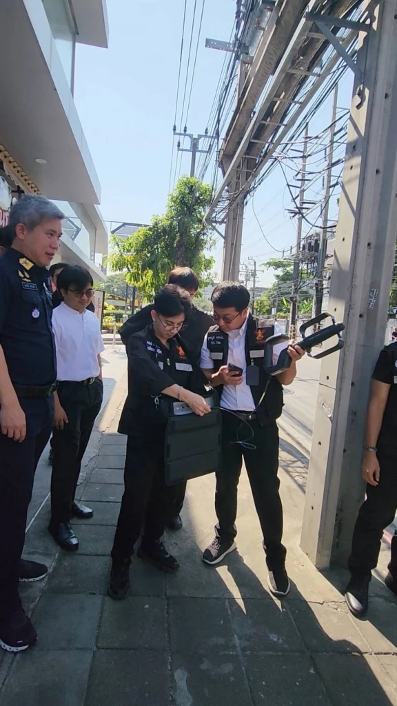 เจอต้นเหตุ! จยย.ดับ-สตาร์ทไม่ติด ขณะผ่าน "ทาวน์อินทาวน์" พบสัญญาณมาจากปล่อยความถี่ทับซ้อน (มีคลิป)