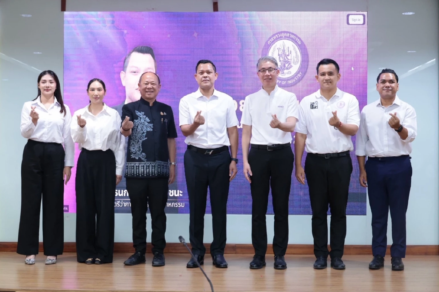 "ธนกร" อำลากระทรวงอุตสาหกรรมสุดชื่นมื่น! ข้าราชการแห่ส่งเนืองแน่น โชว์ผลงาน 6 เดือน