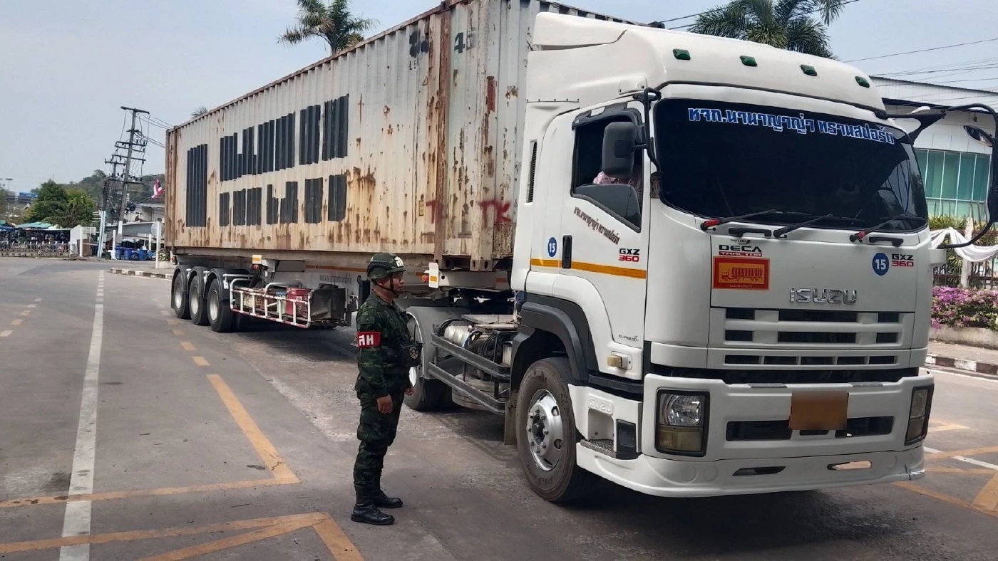 ทบ. โต้ข่าว "กัมพูชา" อ้อม "ลาว" ซื้อ "น้ำมันไทย" ยันคุมเข้มไม่พบลักลอบ "ส่งออก"