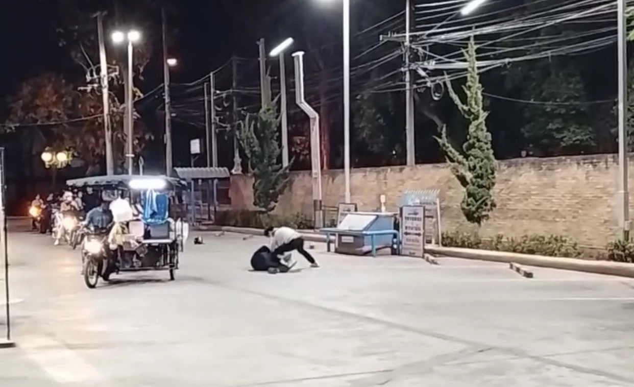 มาถึงจุดนี้แล้ว! ซัดกันนัว แย่งคิวเติมน้ำมันก่อนราคาพุ่ง 2 บาท (มีคลิป)