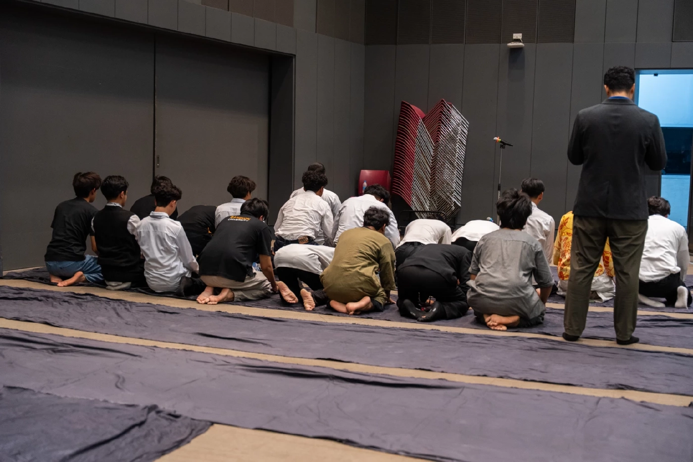 “ทวี” ร่วมละศีลอดพร้อม นศ.มุสลิม แนะอดทนให้อภัยในเดือนศักดิ์สิทธิ์