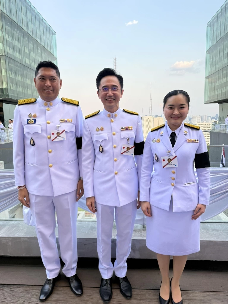 นิกร โสมกลาง (ซ้าย) , ยศชนัน วงศ์สวัสดิ์ (กลาง) , สุดาวรรณ หวังศุภกิจโกศล (ขวา)