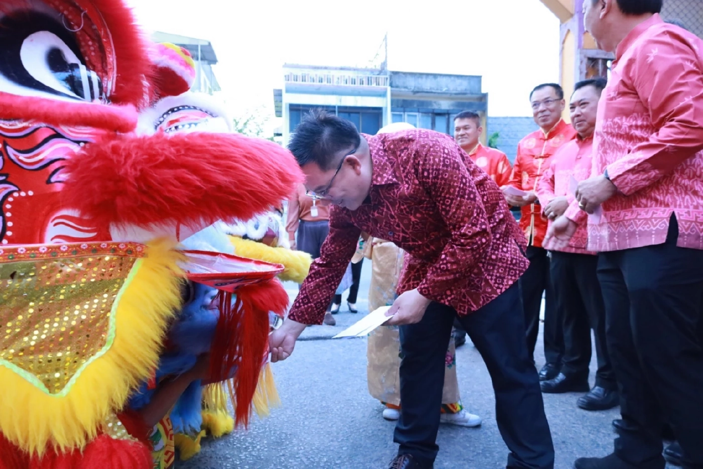 "ชุดแดงสะพรั่ง 3 จังหวัดใต้ 'ศอ.บต.' รุกใช้สายสัมพันธ์ไทย-จีน เชื่อมพหุวัฒนธรรมสันติสุข"