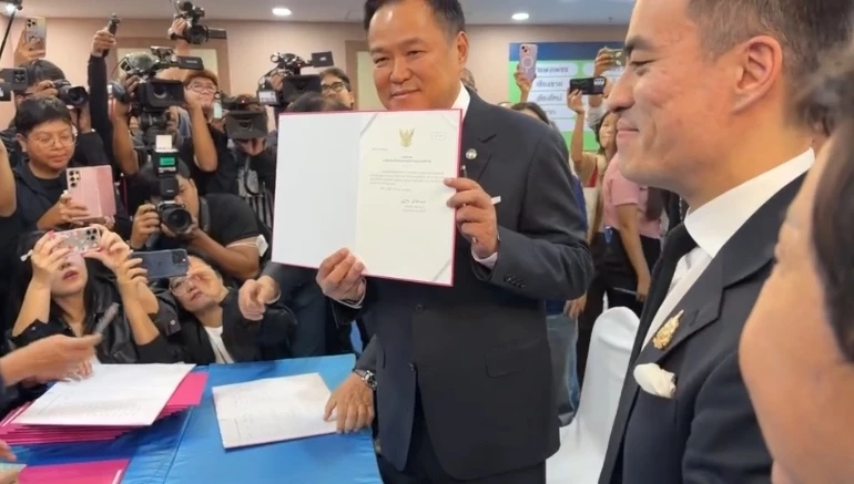“อนุทิน” รับหนังสือรับรองจาก กกต. - เคาะหัว 3 ที กล่าว “สาธุ”(คลิป)
