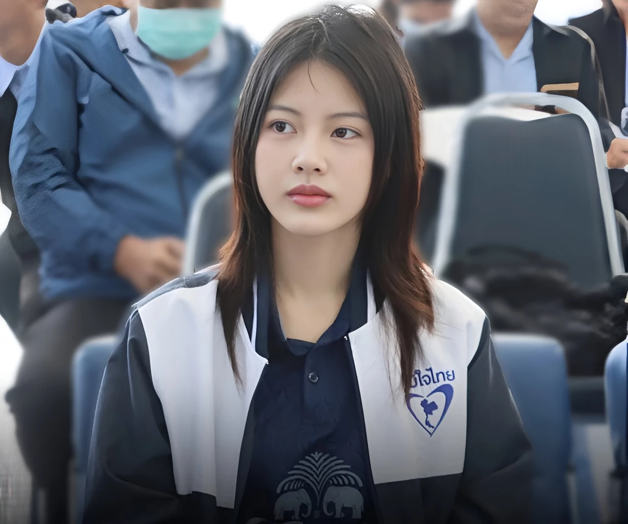 "พลอย ณัฐธิดา" หลาน "เนวิน" ตื่นเต้นเป็น สส.สมัยแรก วัย 25 ปี ไม่กดดัน รับโดนติวเข้มหนัก ก่อนเข้าสภาฯ