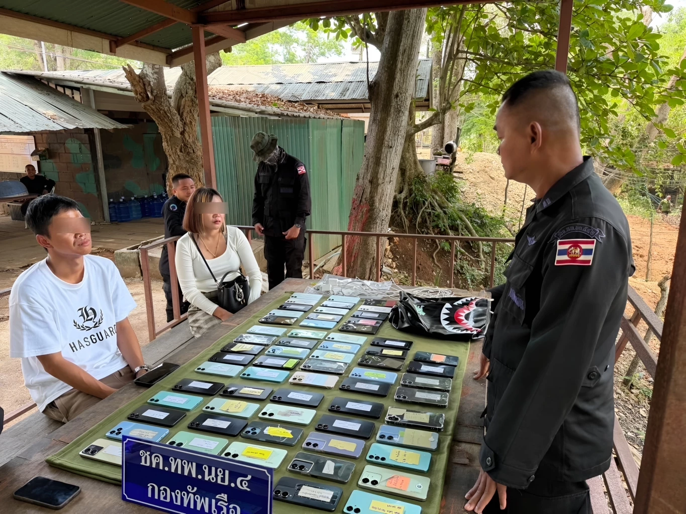 สกัด "แก๊งคอลเซ็นเตอร์" ลอบขนมือถือ ชายแดนโป่งน้ำร้อน โยง "บัญชีม้า" ศรีราชา-เว็บพนันข้ามชาติ