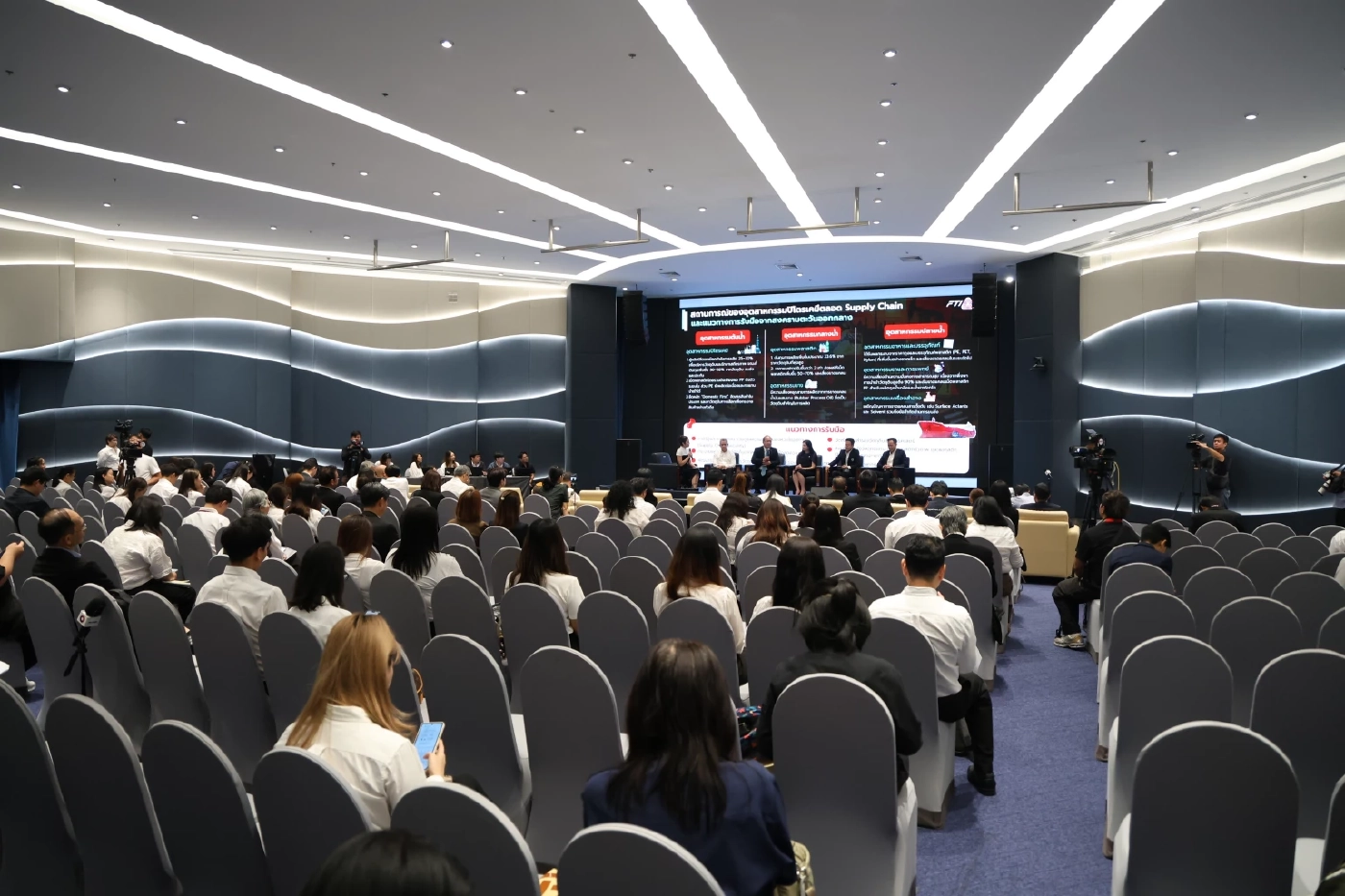 พาณิชย์ผนึกเอกชน ยันซัปพลายเม็ดพลาสติกเพียงพอไม่กระทบภาคอุตฯ