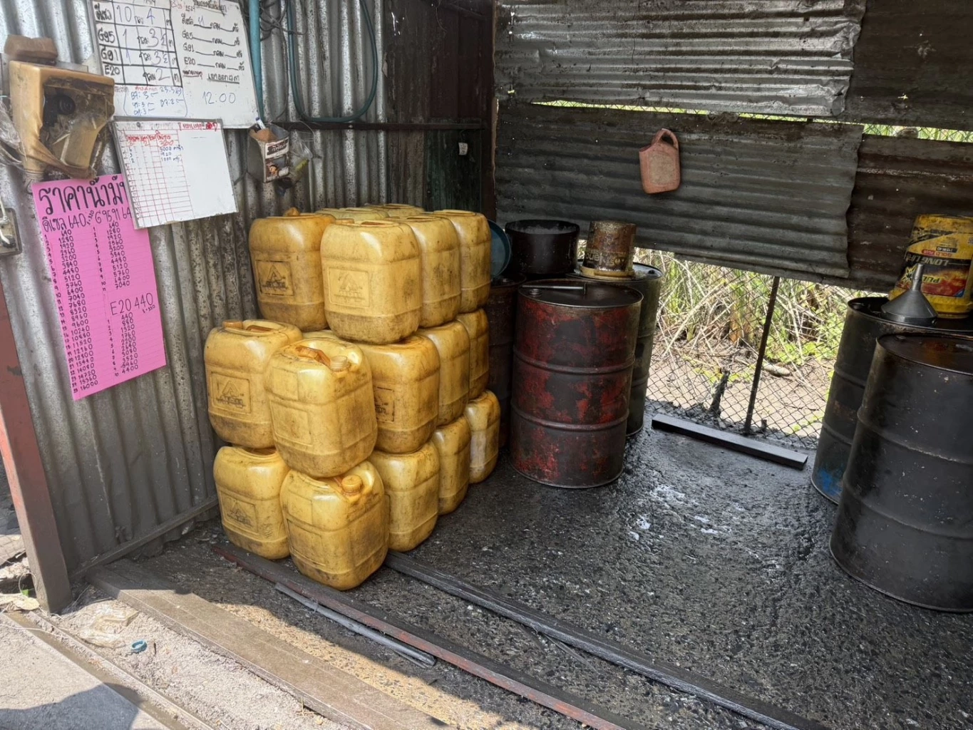 ดีเอสไอลุยตรวจคลังน้ำมัน 16 จังหวัดทั่วประเทศ สั่งฟัน "คอกน้ำมันเถื่อน" สระบุรี สกัด "กักตุน-ลักลอบขาย" (มีคลิป)