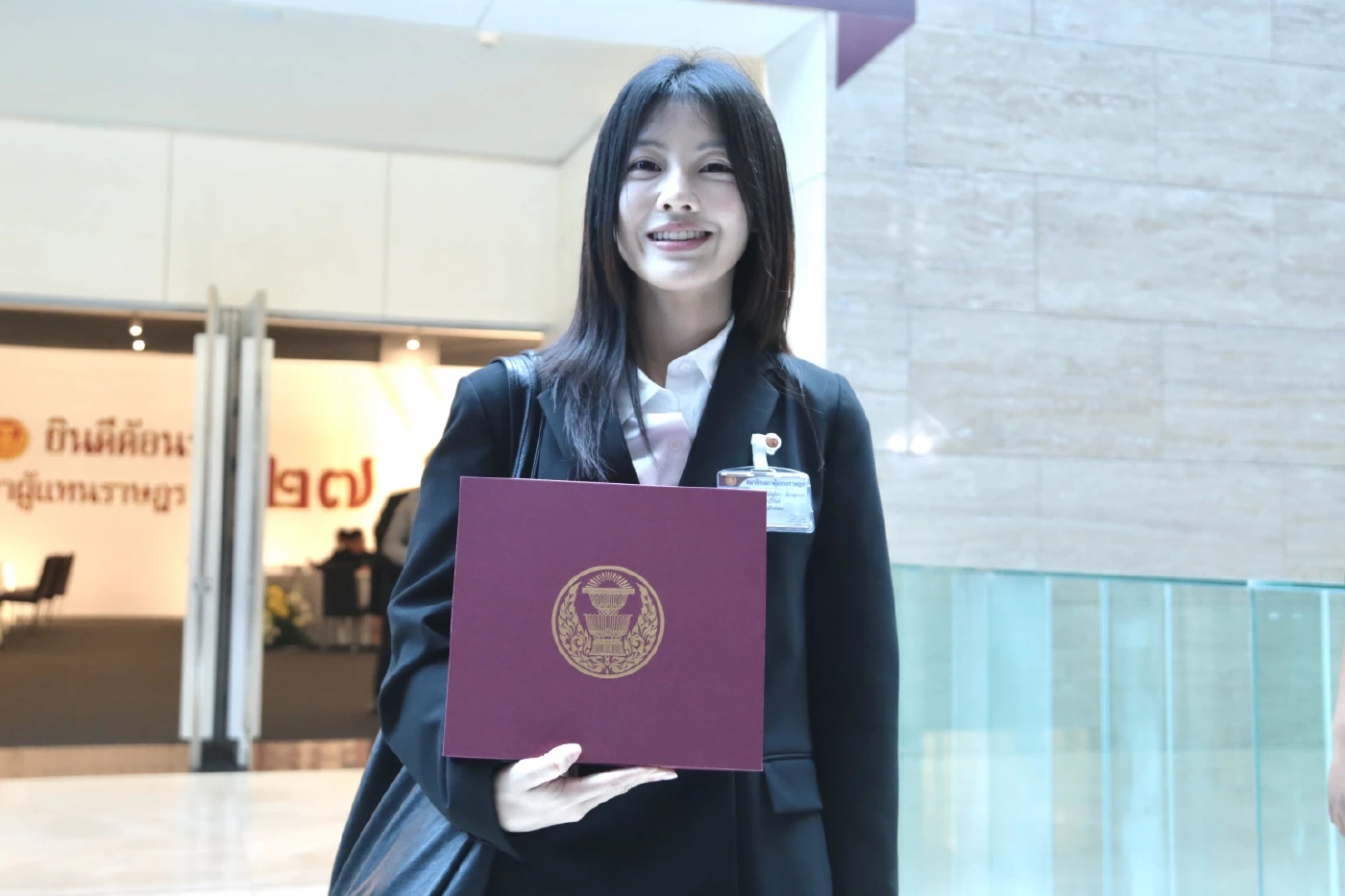 "พลอย ณัฐธิดา" หลาน "เนวิน" ตื่นเต้นเป็น สส.สมัยแรก วัย 25 ปี ไม่กดดัน รับโดนติวเข้มหนัก ก่อนเข้าสภาฯ