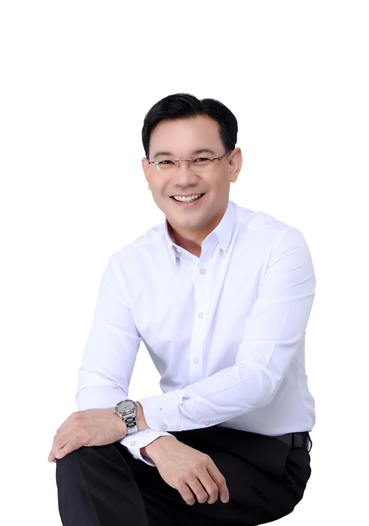 ดร.ม.ล.กรกสิวัฒน์ เกษมศรี หรือ “หม่อมกร” นักเคลื่อนไหวอิสระด้านพลังงาน และรองหัวหน้าพรรคพลังประชารัฐ